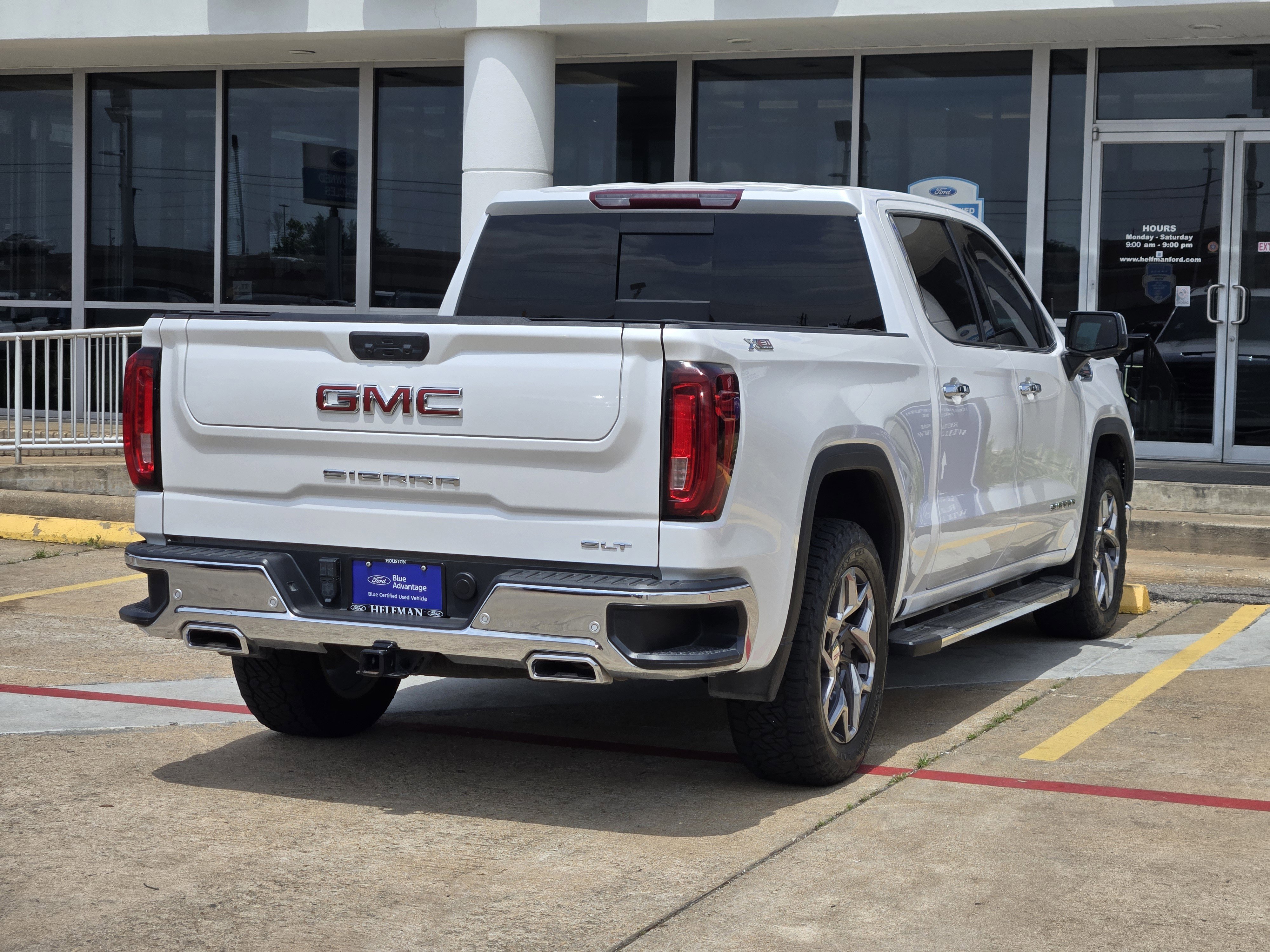 Used 2024 GMC Sierra 1500 SLT w/ SLT Premium Plus Package AWD/4WD image 4