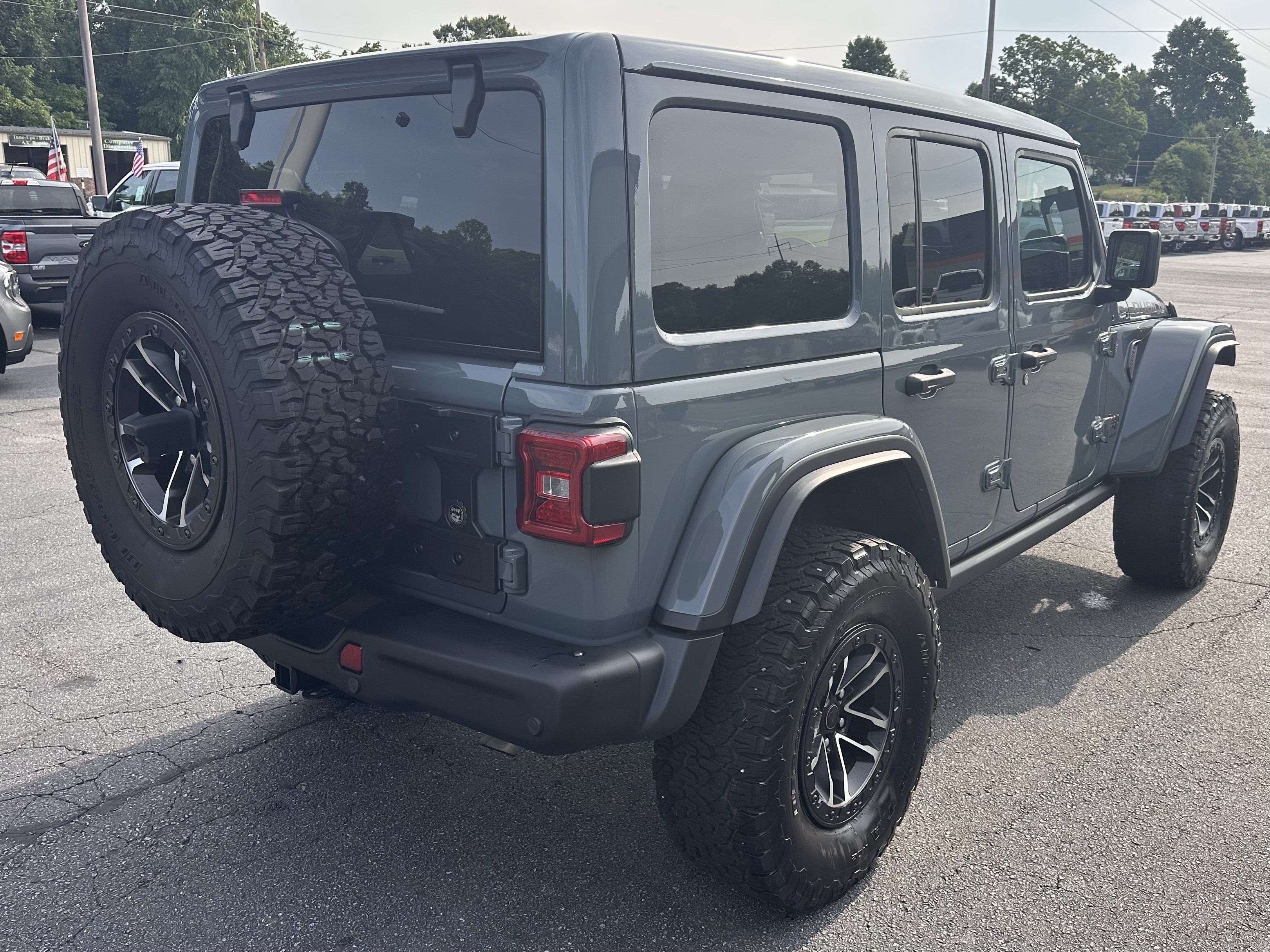 Used 2024 Jeep Wrangler Unlimited Rubicon AWD/4WD image 6