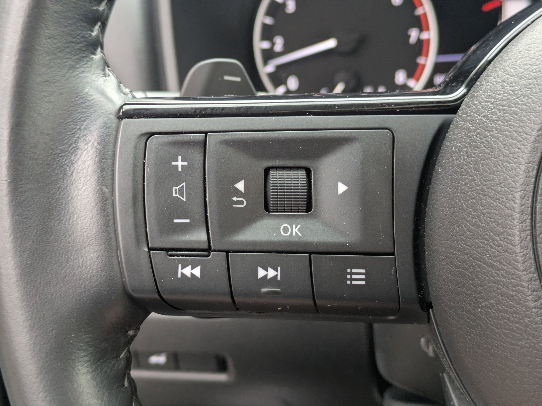 Used 2022 Nissan Rogue SL w/ SL Premium Package image 16