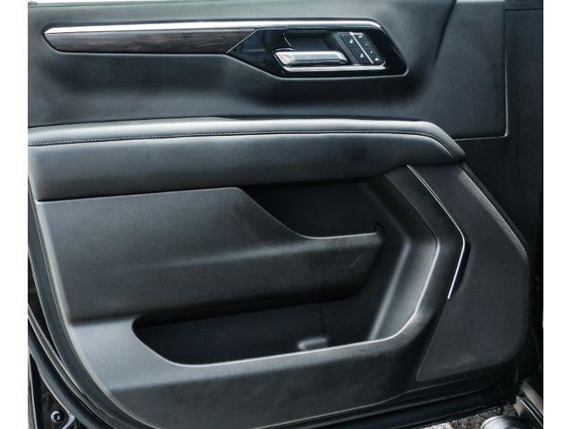 Used 2025 Chevrolet Suburban Z71 AWD/4WD image 13