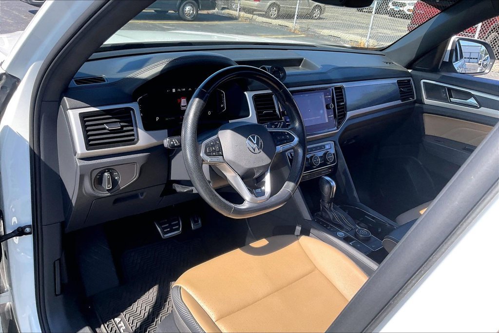 Used 2021 Volkswagen Atlas Cross Sport SEL R-Line AWD/4WD image 13