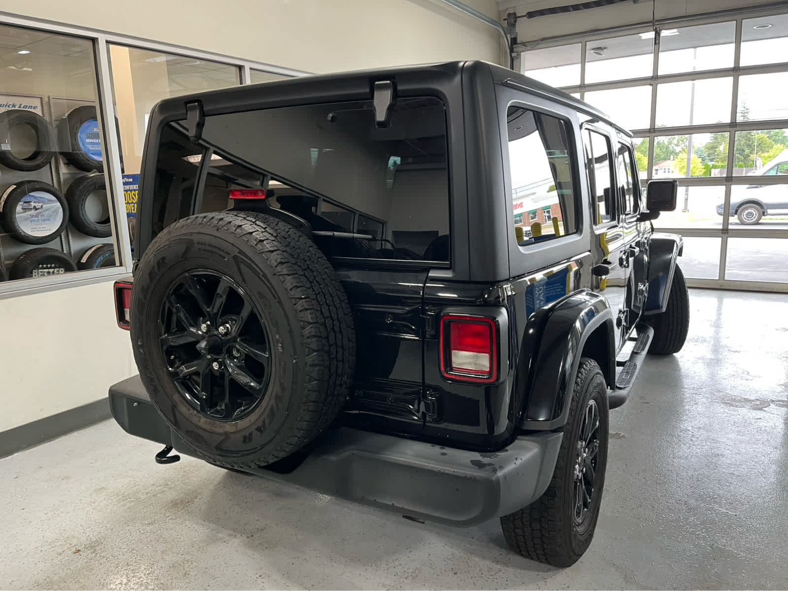 Used 2023 Jeep Wrangler Unlimited Sport AWD/4WD image 9