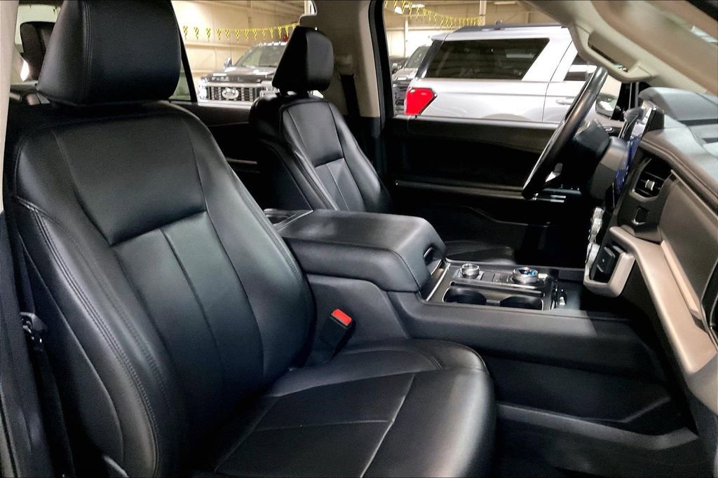 Certified 2024 Ford Expedition Max XLT image 9