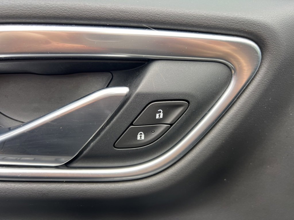 Used 2021 Chevrolet Tahoe Z71 w/ Z71 Off-Road Package image 27