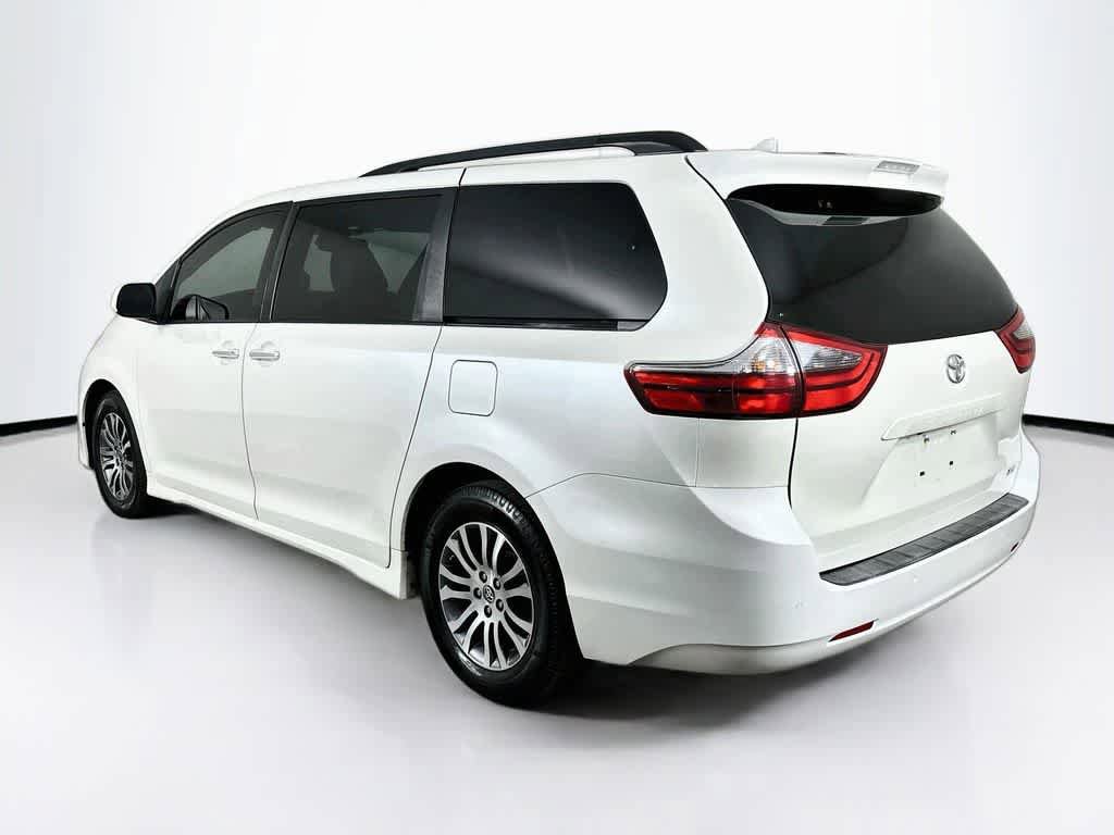 Used 2020 Toyota Sienna XLE w/ XLE Navigation Package FWD image 4