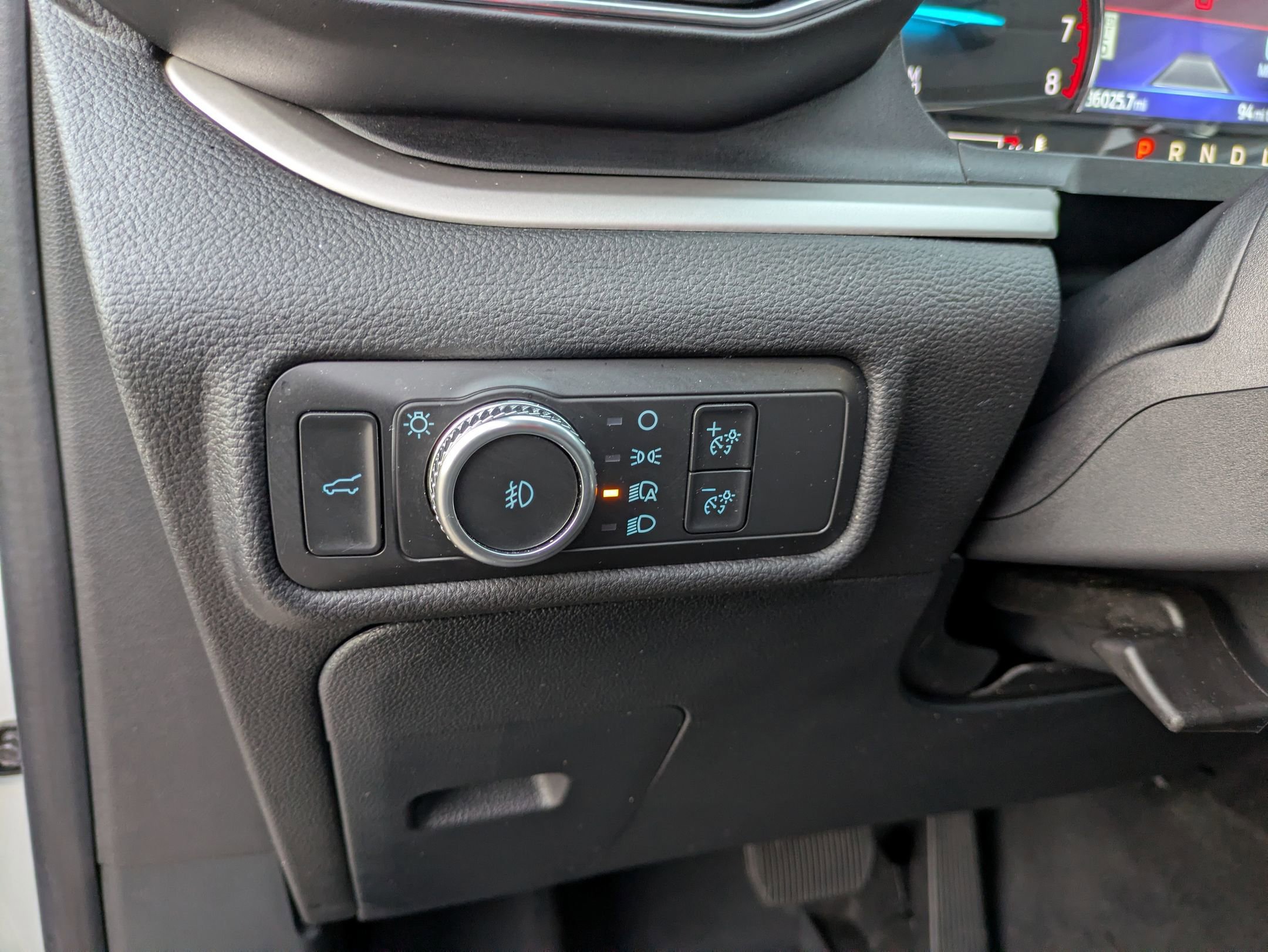 Certified 2022 Ford Explorer XLT w/ Equipment Group 202A image 17