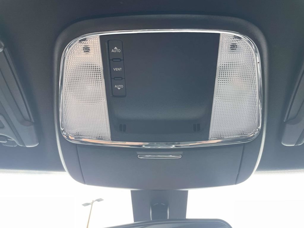 Used 2022 Dodge Charger SXT w/ Leather Interior Group RWD image 27