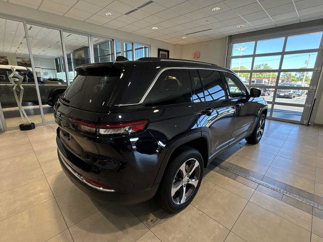 Used 2023 Jeep Grand Cherokee 4WD 4xe w/ Luxury Tech Group II image 3