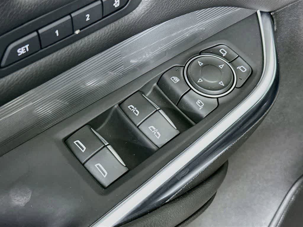 Used 2025 Cadillac XT4 Premium Luxury FWD image 28