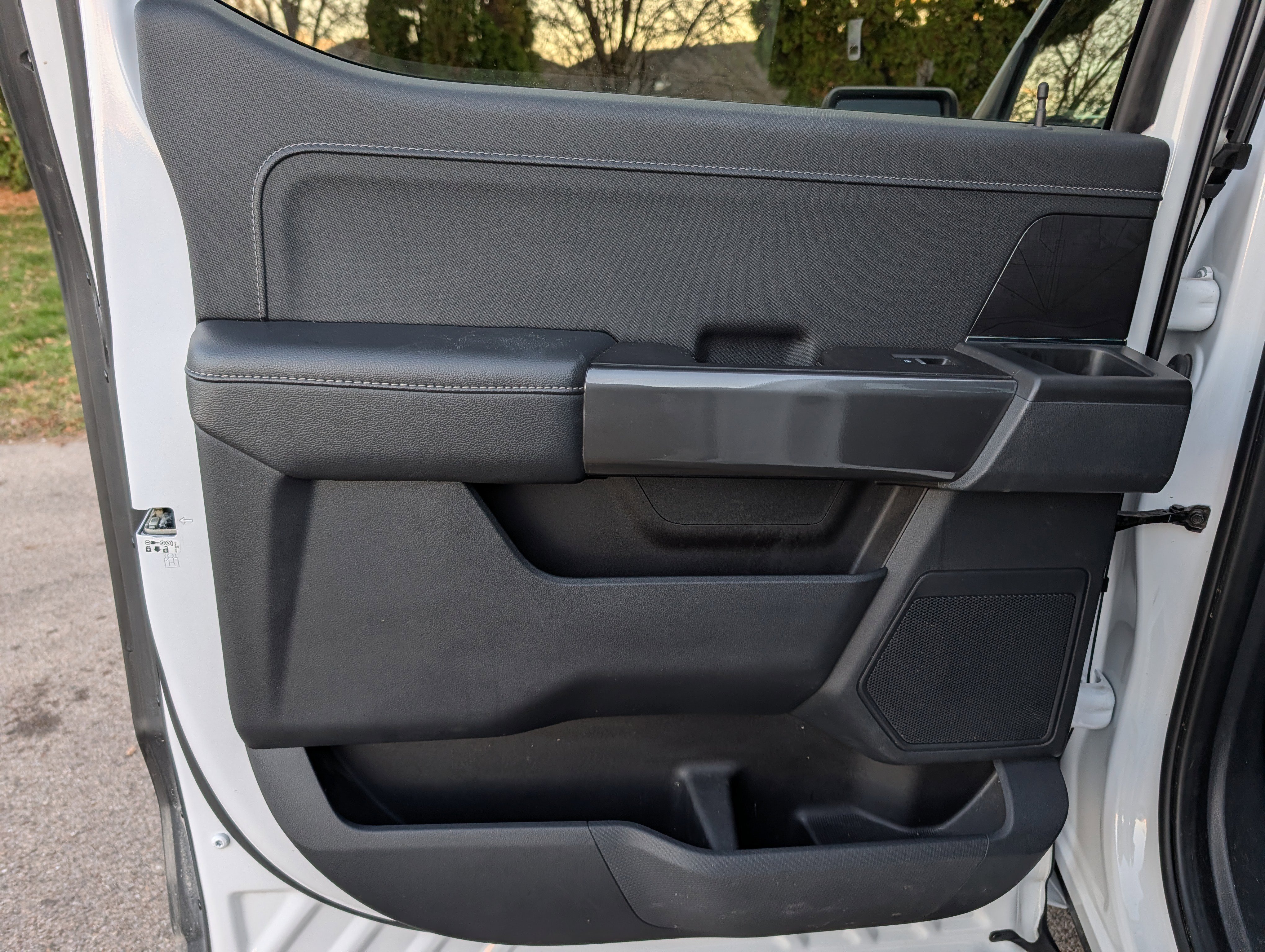 Certified 2022 Ford F150 XLT w/ Equipment Group 302A High image 33