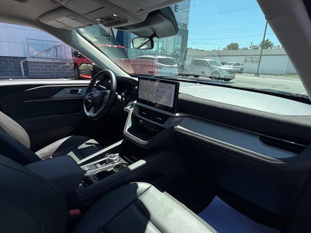 Certified 2025 Ford Explorer Active w/ Active Comfort Package AWD/4WD image 35