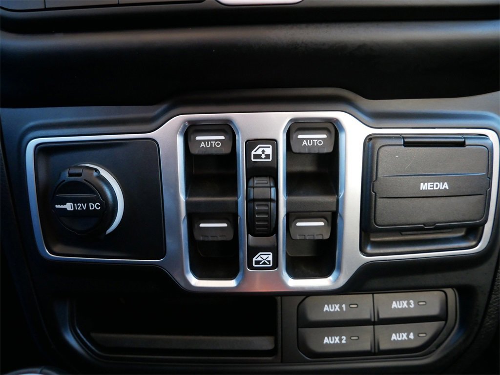 Used 2018 Jeep Wrangler Unlimited Sahara image 22