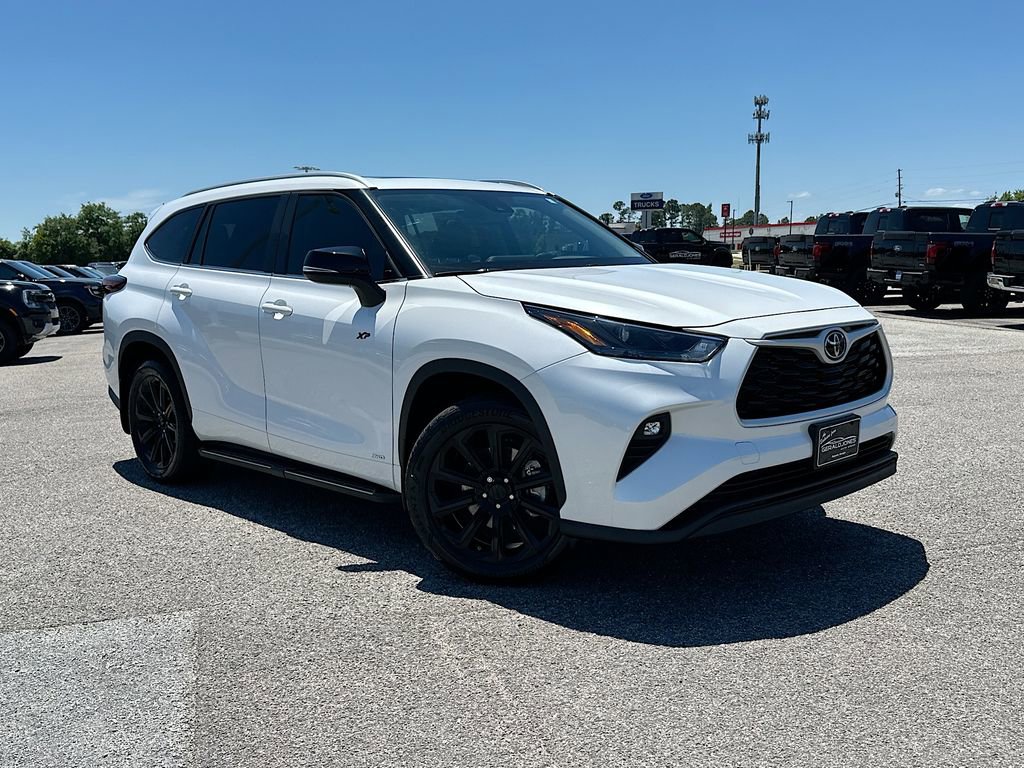 Used 2025 Toyota Highlander XLE