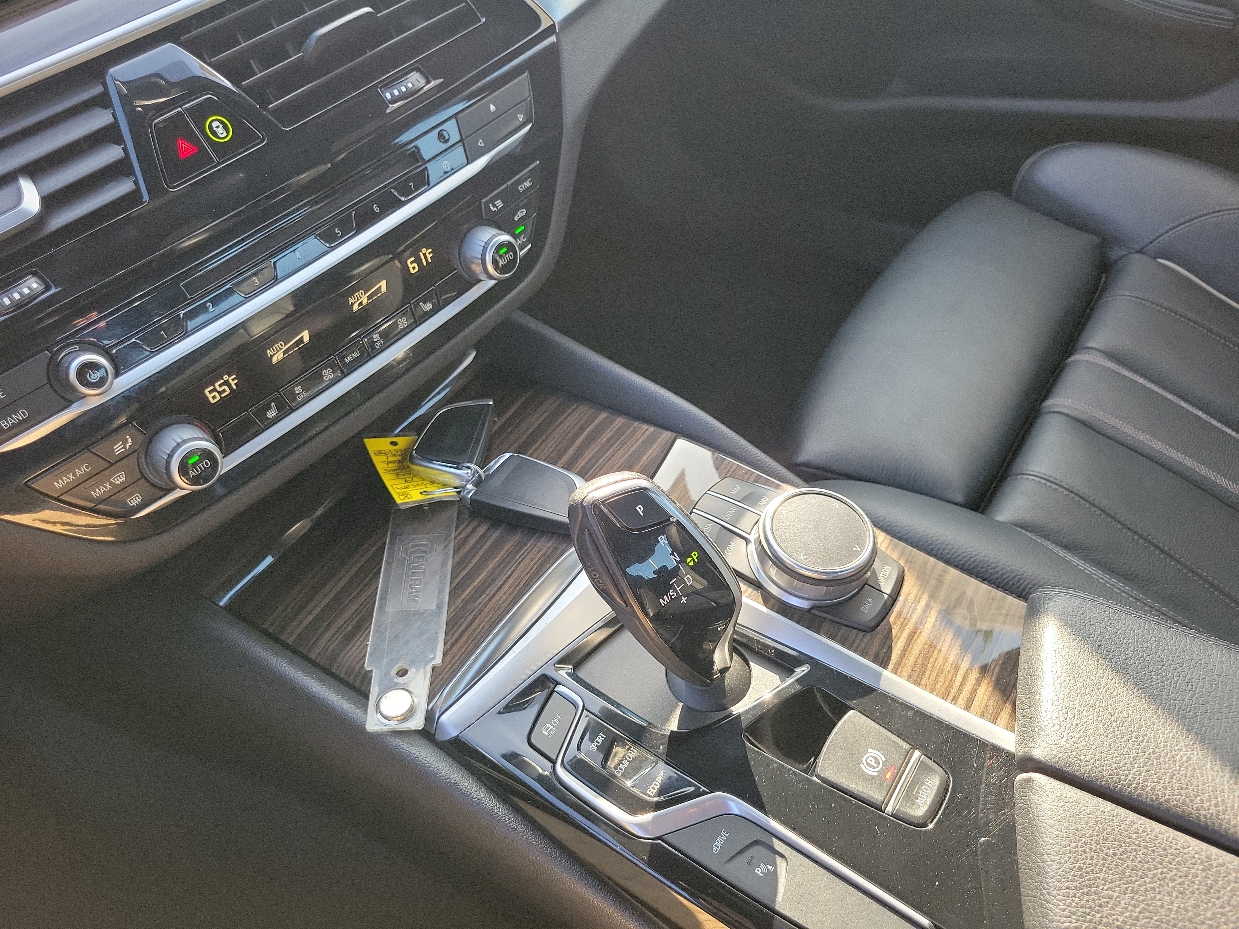 Used 2019 BMW 530e w/ Convenience Package RWD image 7