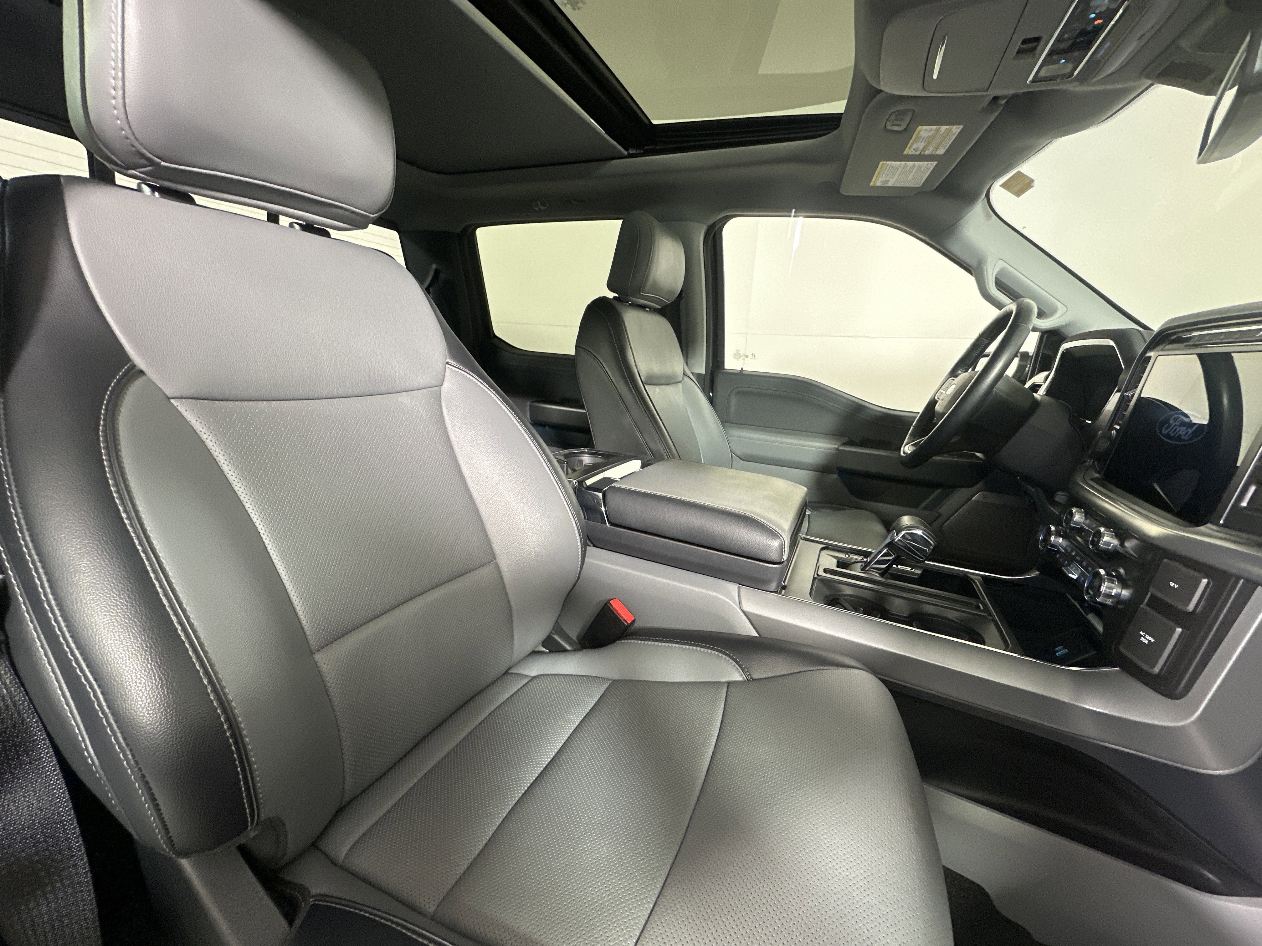 Certified 2021 Ford F150 Lariat w/ Equipment Group 502A High image 27