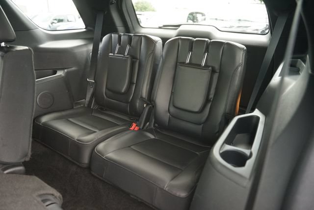 Certified 2017 Ford Explorer XLT w/ Equipment Group 202A FWD image 14