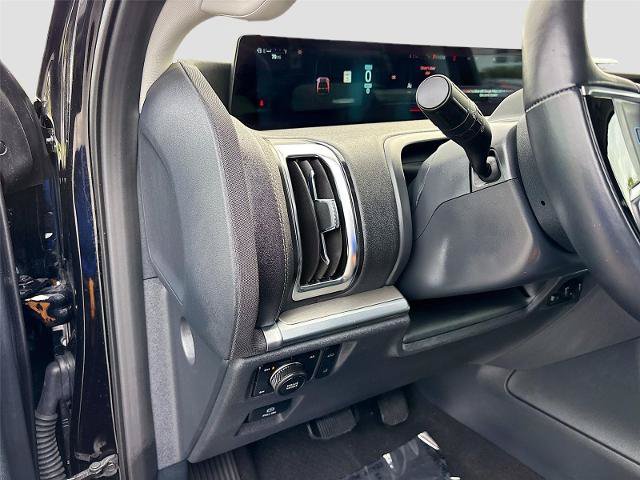 Certified 2025 Ford Expedition Platinum AWD/4WD image 11