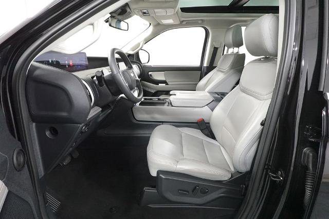 Certified 2025 Ford Expedition Active AWD/4WD image 25