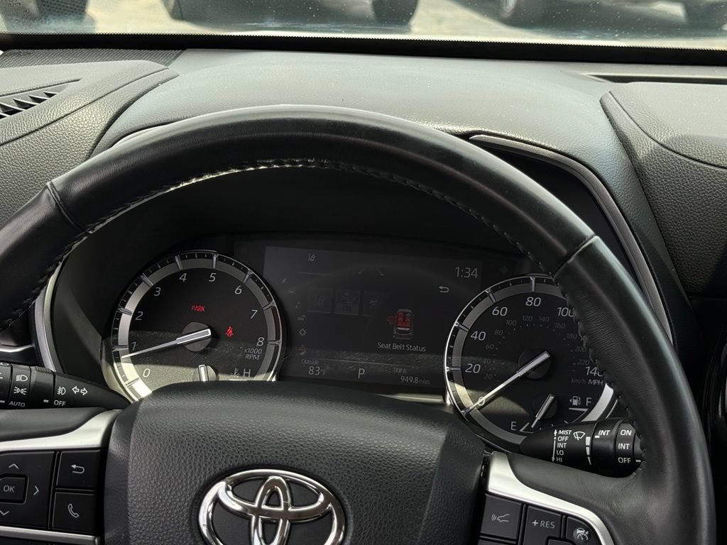 Used 2022 Toyota Highlander XLE AWD/4WD image 9