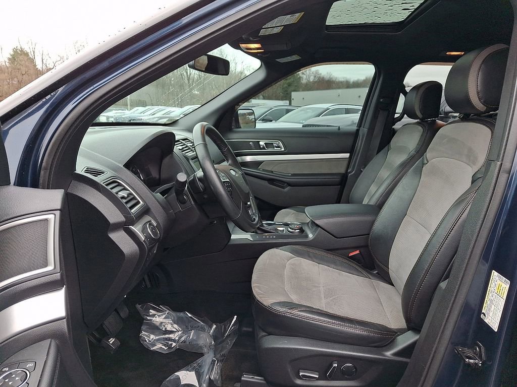 Certified 2017 Ford Explorer XLT w/ Equipment Group 202A image 14