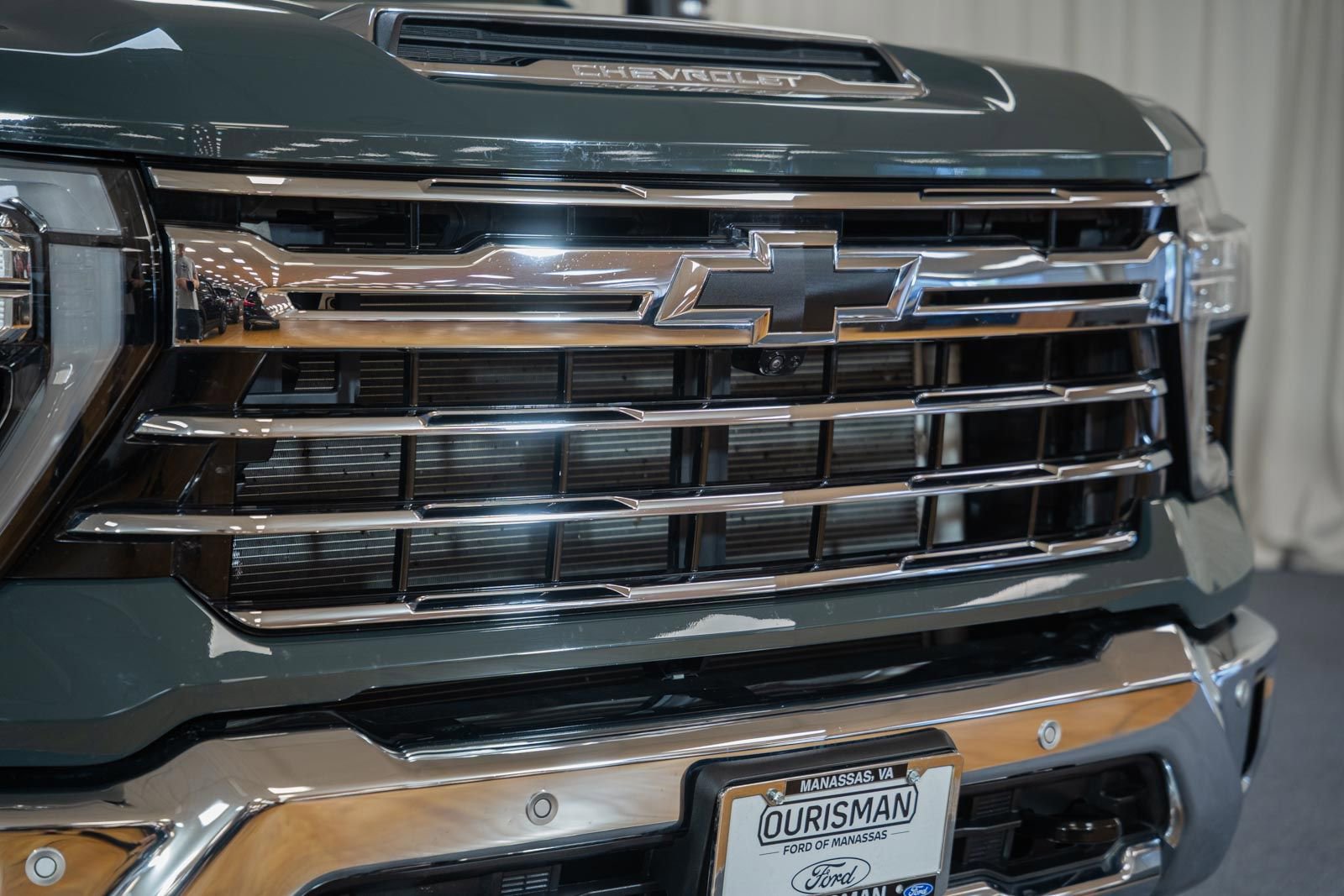 Used 2025 Chevrolet Silverado 2500 LTZ w/ LTZ Premium Package AWD/4WD image 13