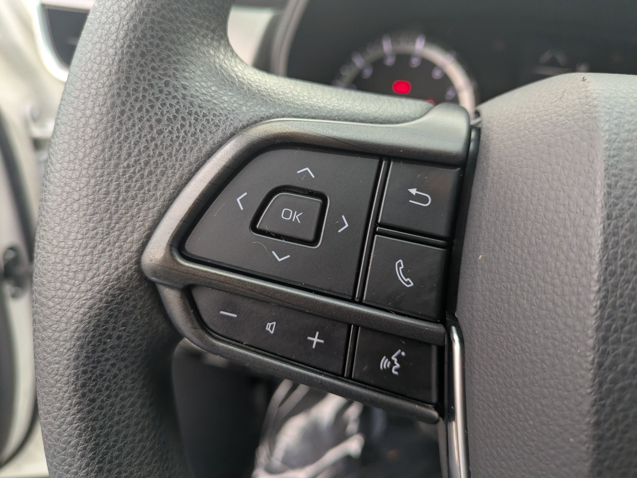 Used 2021 Toyota Highlander L image 16