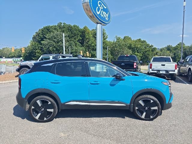 Used 2025 Nissan Kicks SR FWD image 2