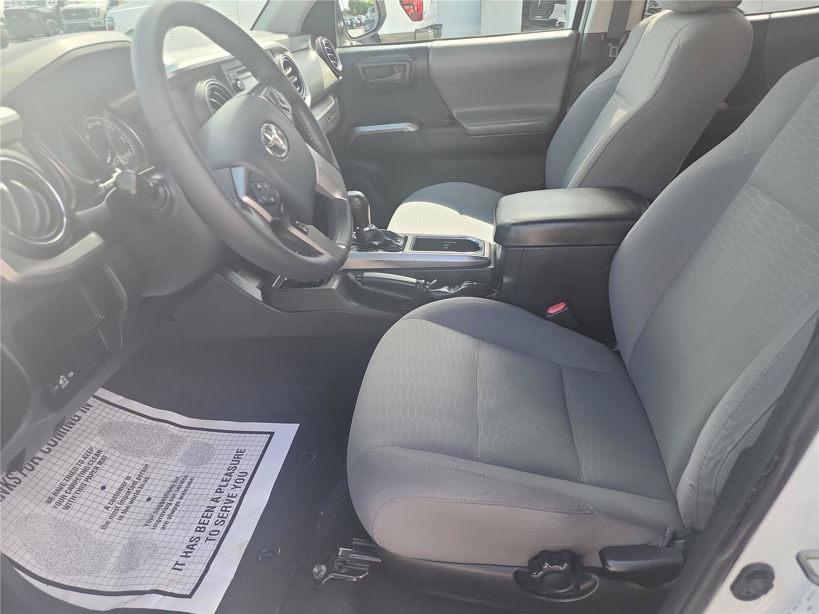 Used 2017 Toyota Tacoma SR5 w/ SR5 Appearance Package (SM) RWD image 17