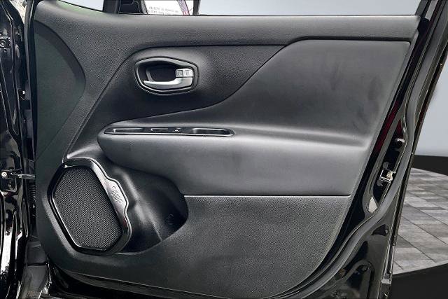 Used 2018 Jeep Renegade Altitude w/ UConnect 8.4 Nav Group image 24