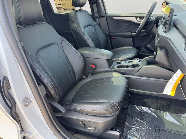 Certified 2025 Ford Escape SE w/ PHEV Premium Package image 7