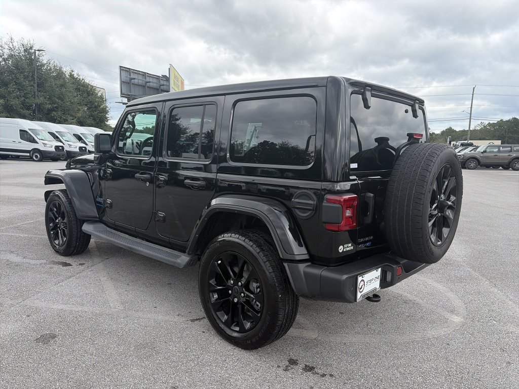 Used 2025 Jeep Wrangler Unlimited Sahara w/ Safety Group AWD/4WD image 5
