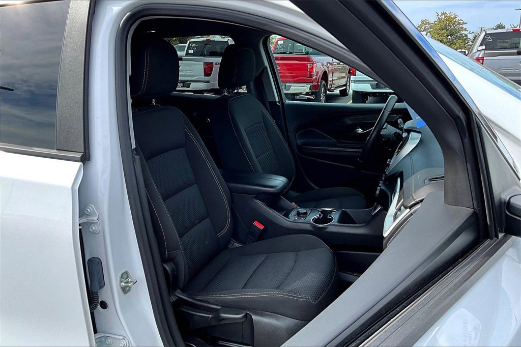 Used 2023 GMC Terrain SLE w/ Driver Convenience Package image 7