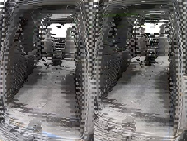 Used 2023 GMC Yukon SLT w/ SLT Premium Package image 26