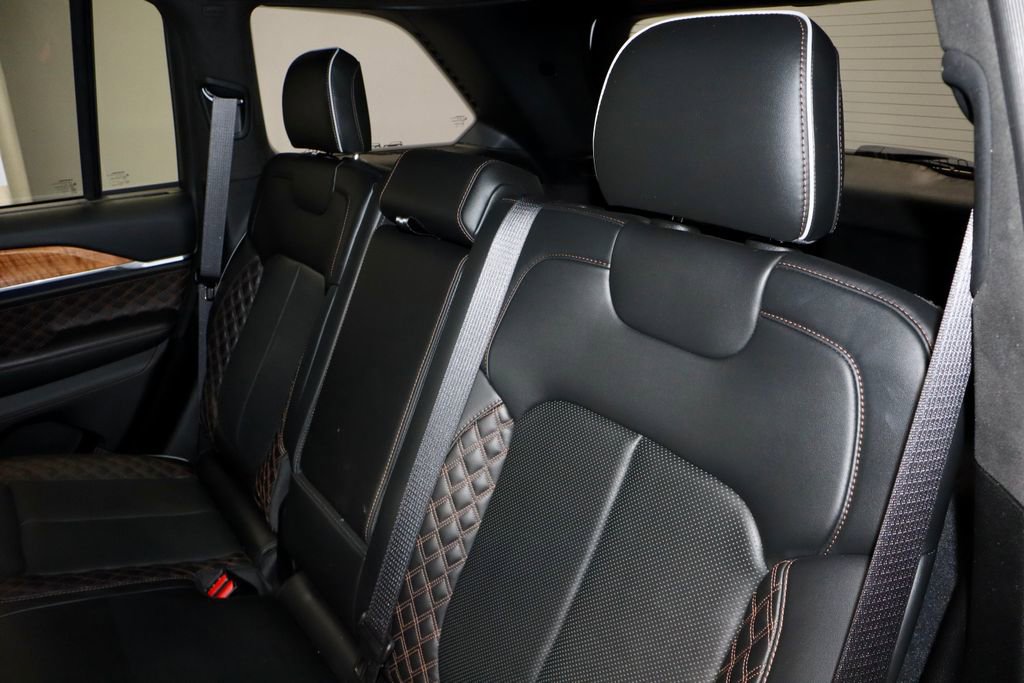 Used 2022 Jeep Grand Cherokee Summit AWD/4WD image 23
