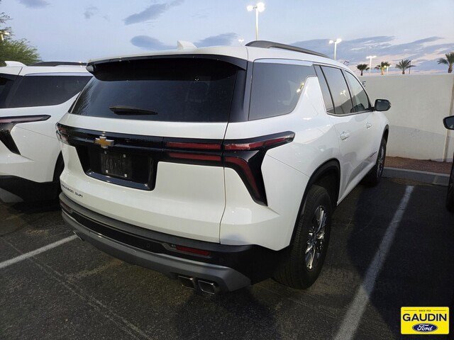 Used 2025 Chevrolet Traverse LT AWD/4WD image 2
