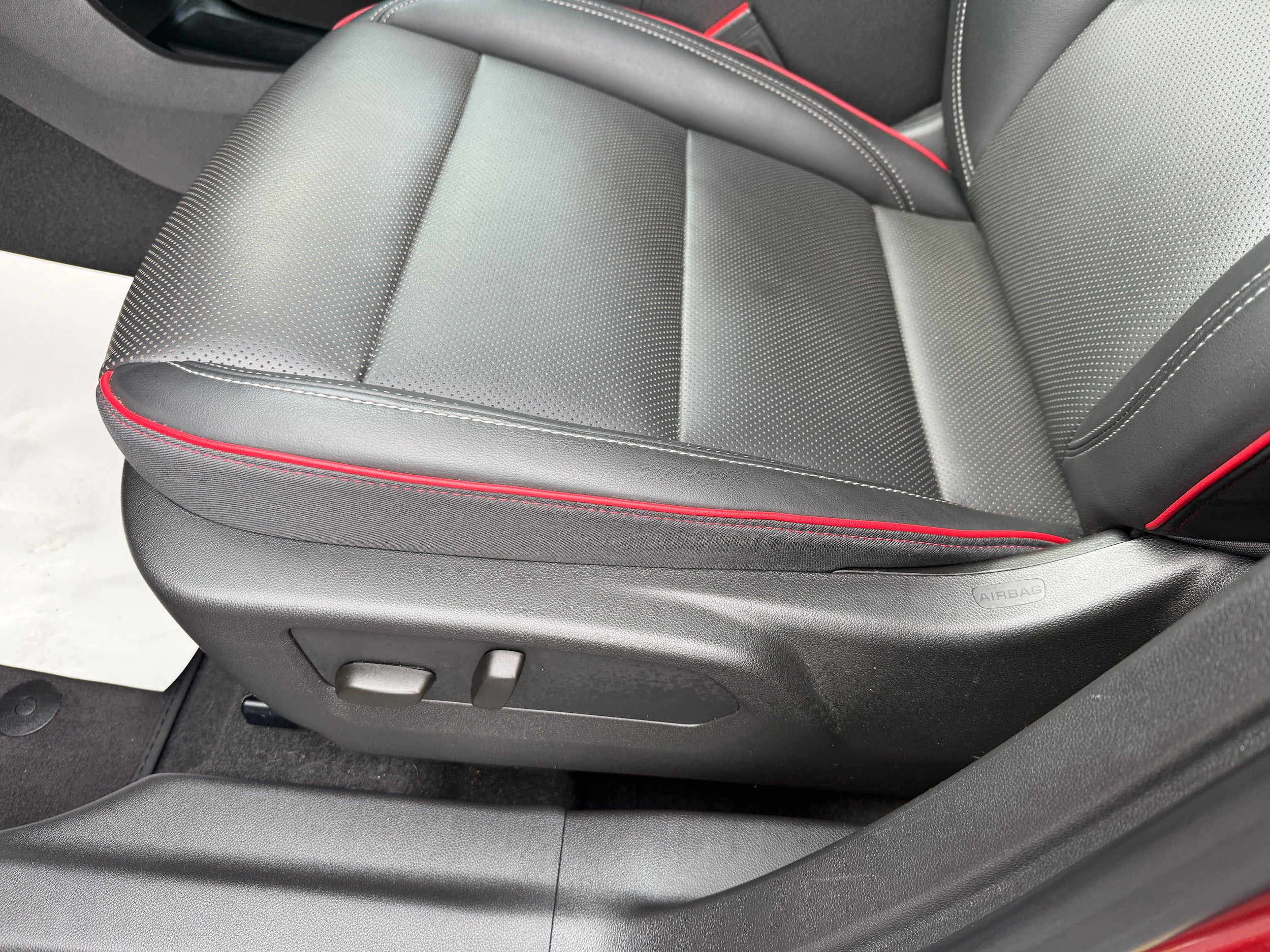 Used 2023 Buick Envision Essence w/ Sport Touring Package AWD/4WD image 18