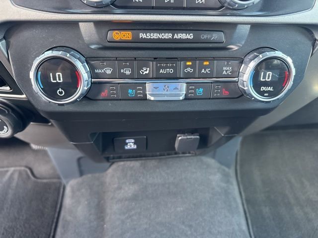 Certified 2022 Ford F250 Lariat w/ Black Appearance Package image 31