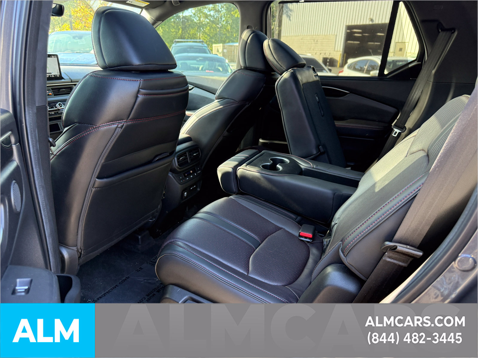 Used 2025 Honda Pilot Black Edition image 11