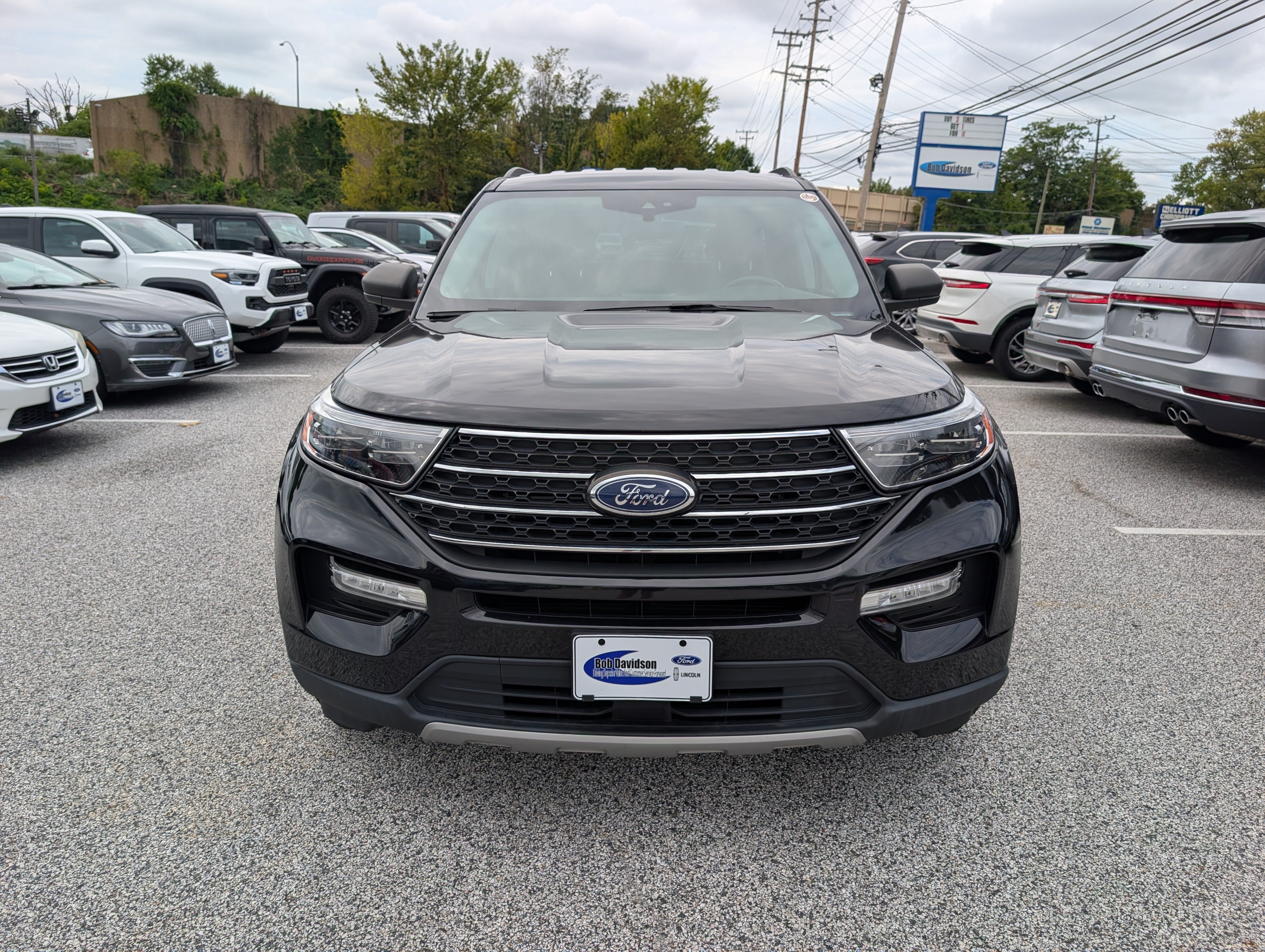 Certified 2022 Ford Explorer XLT w/ Equipment Group 202A AWD/4WD image 10