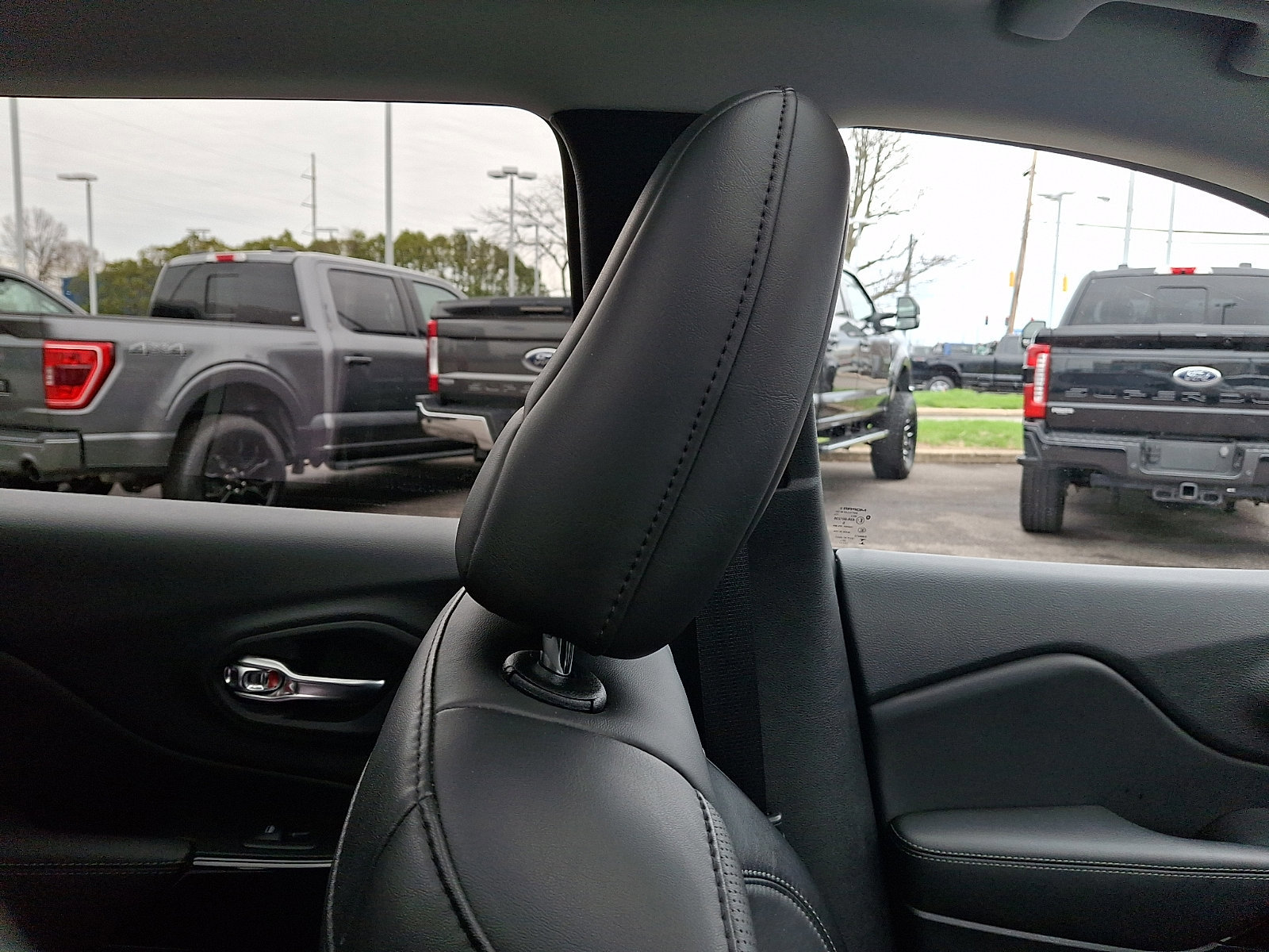 Used 2023 Jeep Cherokee Altitude Lux w/ Lux Elite Package image 11