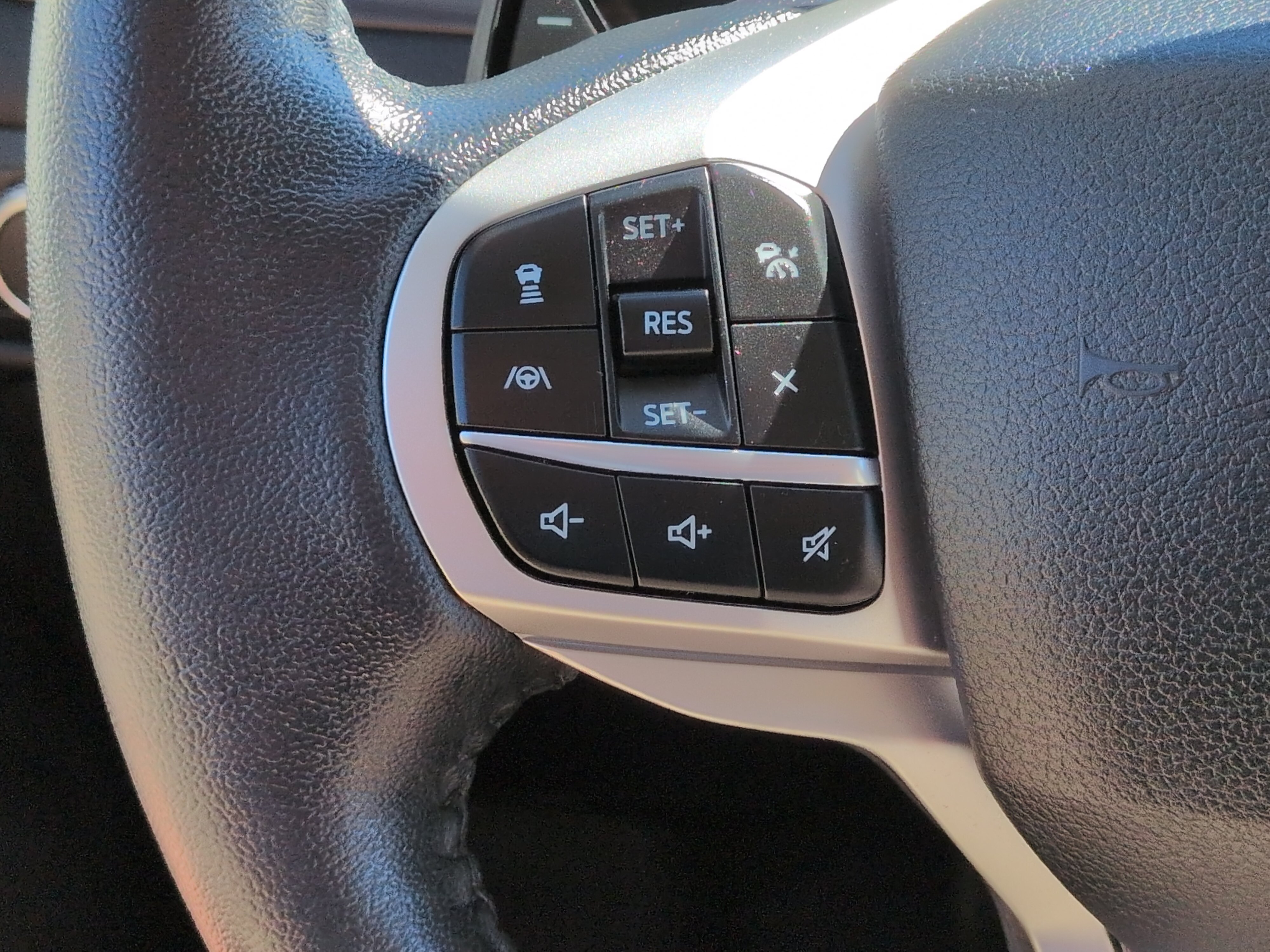 Certified 2020 Ford Explorer Limited RWD image 23