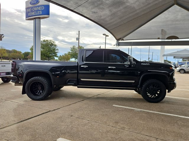 Used 2024 Chevrolet Silverado 3500 High Country w/ High Country Premium Package AWD/4WD image 4
