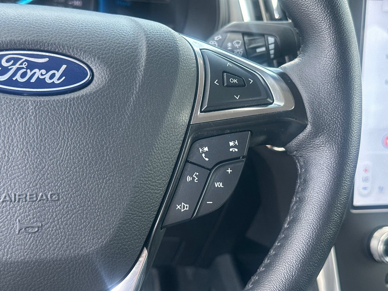 Certified 2024 Ford Edge Titanium AWD/4WD image 28