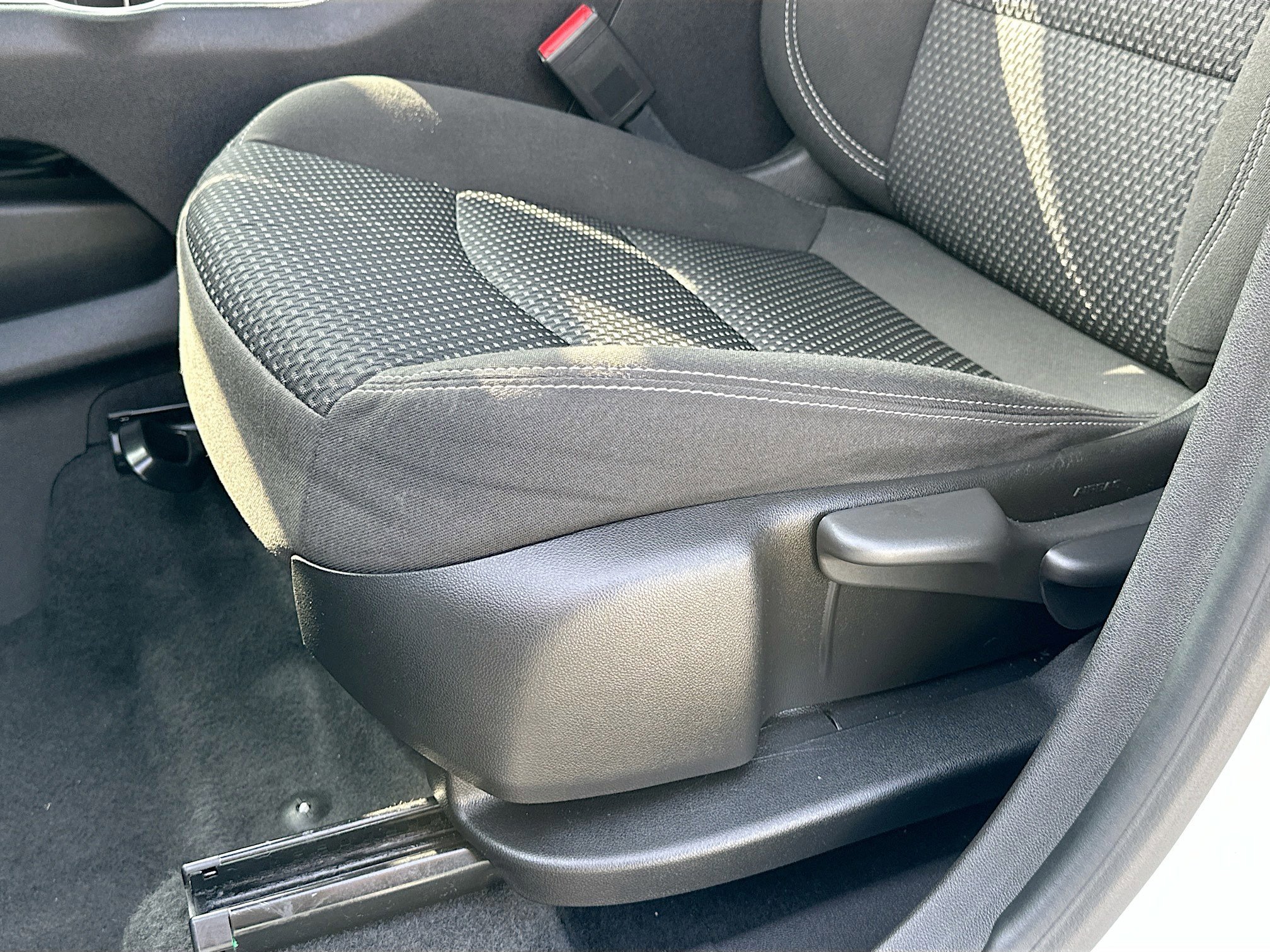 Used 2024 GMC Terrain SLE image 18