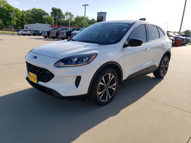 Certified 2022 Ford Escape SE w/ SE Sport Appearance Package AWD/4WD image 3