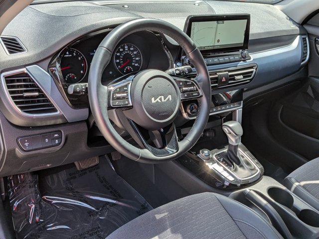 Used 2023 Kia Seltos S w/ Navigation Package FWD image 17