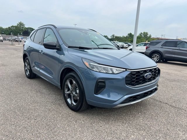 Certified 2024 Ford Escape ST-Line w/ Tech Pack #1 AWD/4WD image 3