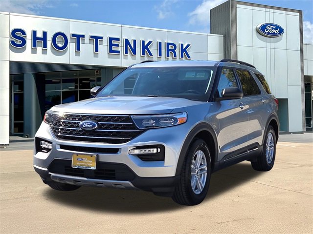 Certified 2024 Ford Explorer XLT w/ Equipment Group 202A image 3