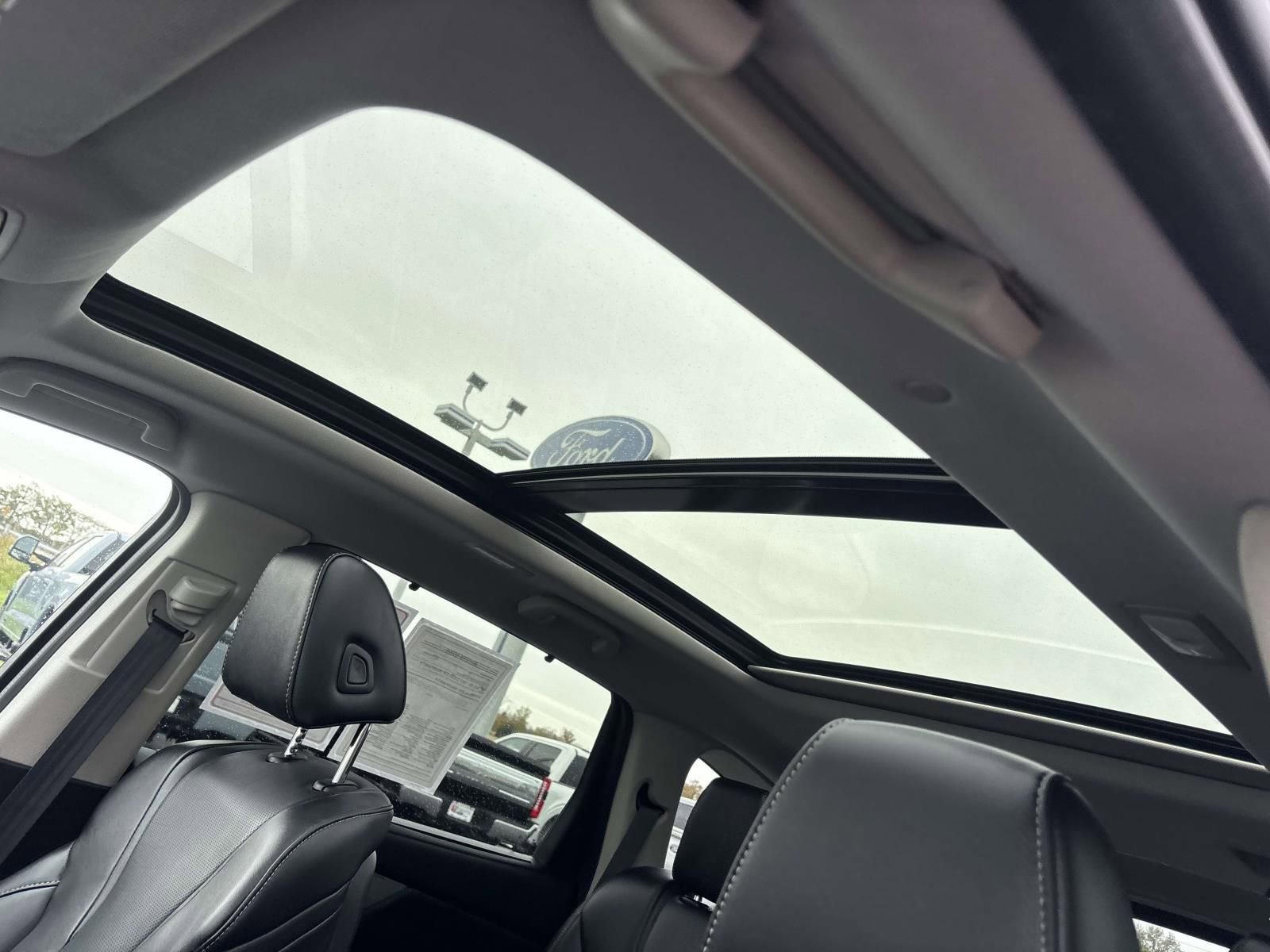 Used 2023 Acura MDX SH-AWD w/ Technology Package image 29