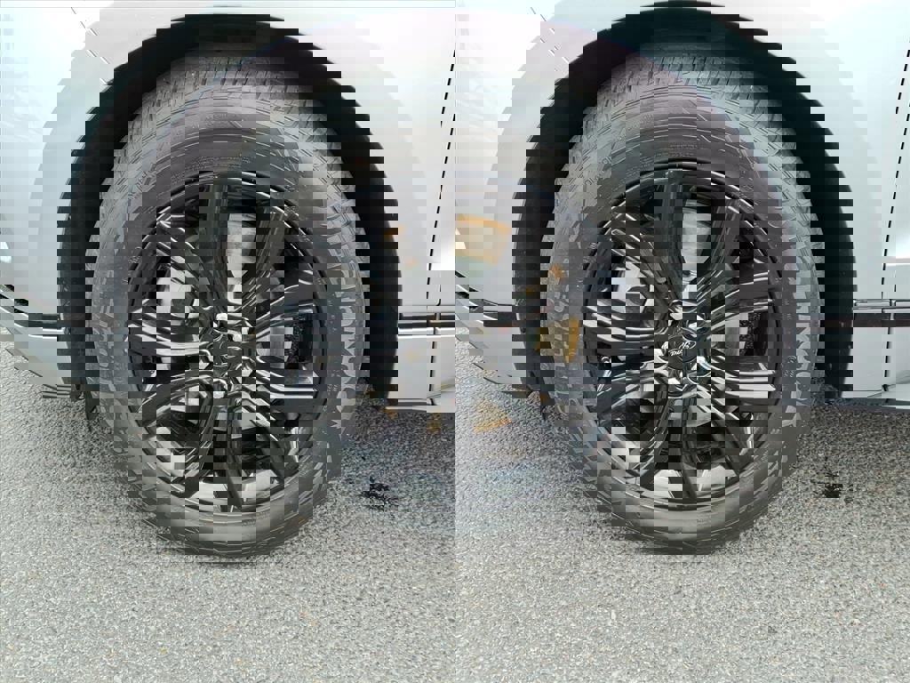 Certified 2022 Ford Edge SE w/ Black Appearance Package image 9